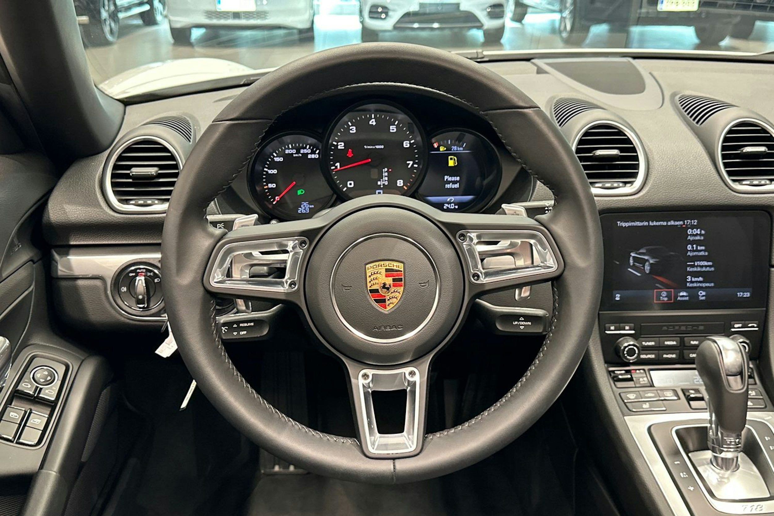 valkoinen Porsche 718 2024 kuva 9.