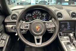 valkoinen Porsche 718 2024 kuva 9.