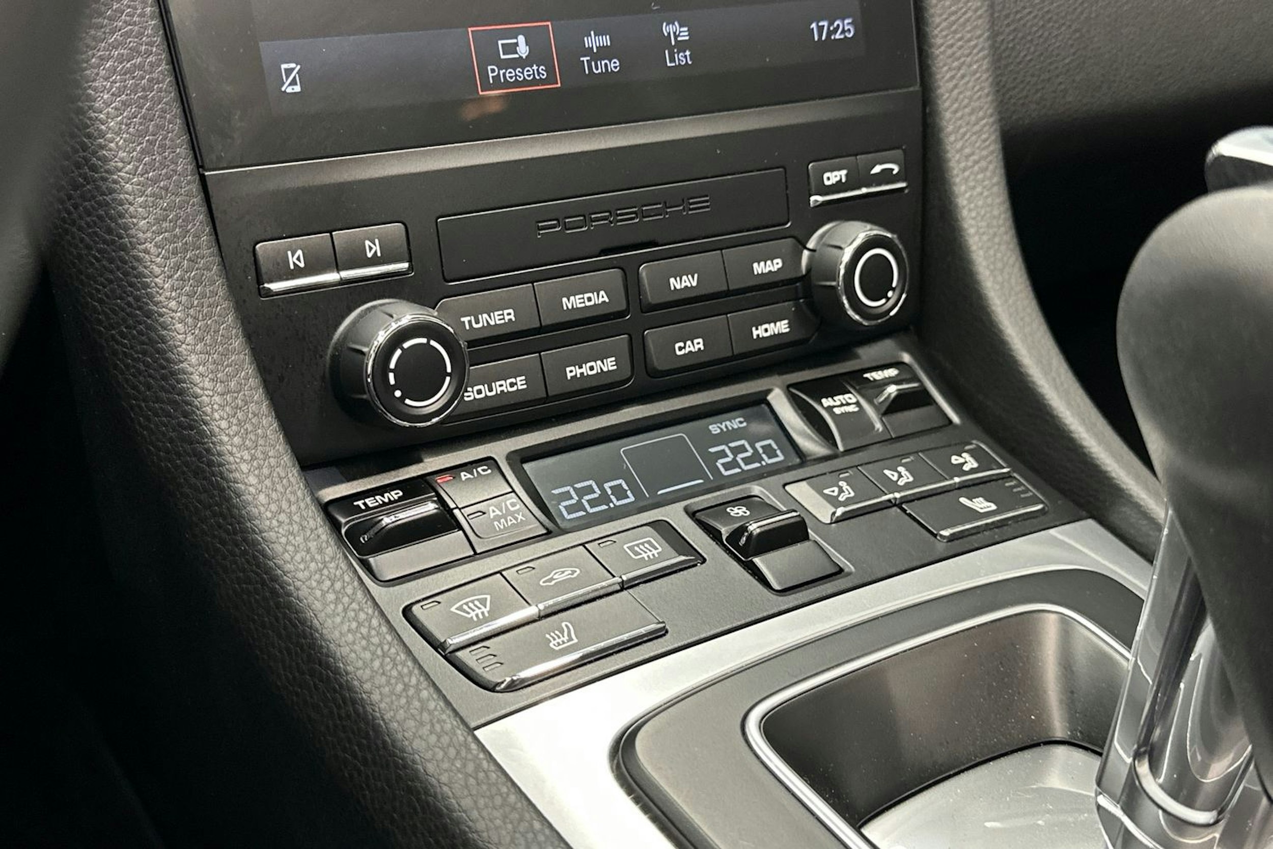 valkoinen Porsche 718 2024 kuva 12.