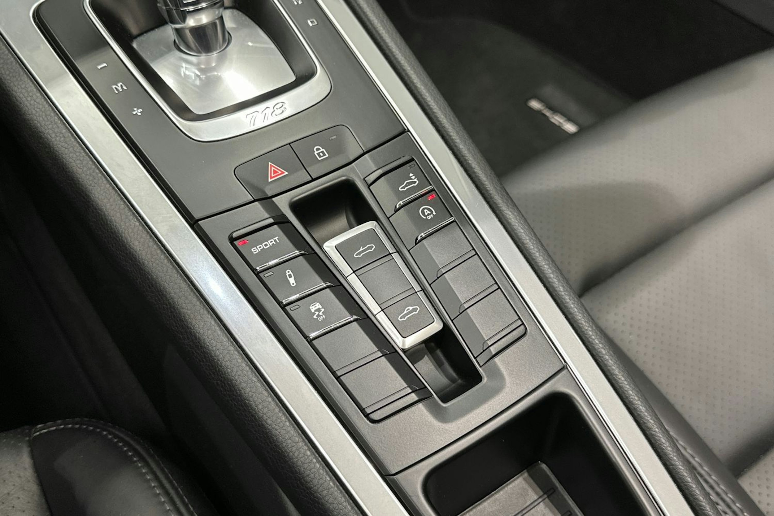 valkoinen Porsche 718 2024 kuva 13.