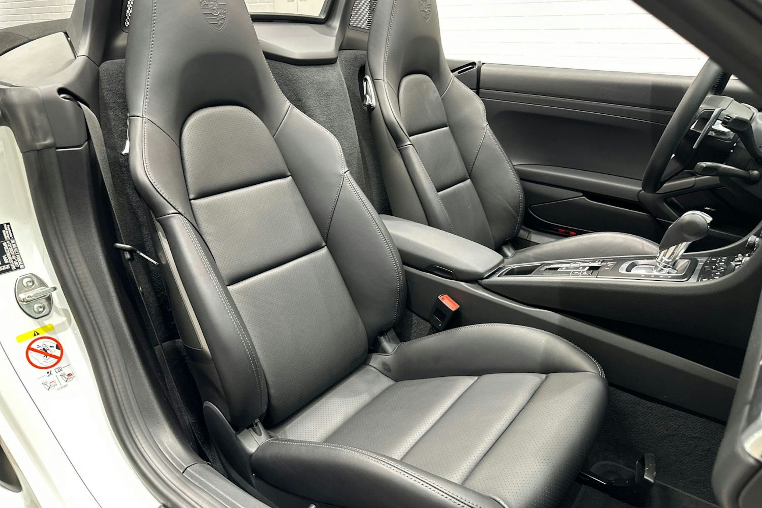 valkoinen Porsche 718 2024 kuva 14.