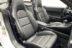 valkoinen Porsche 718 2024 kuva 14.