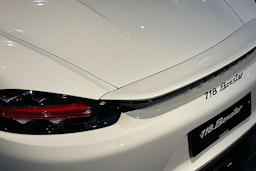 valkoinen Porsche 718 2024 kuva 22.