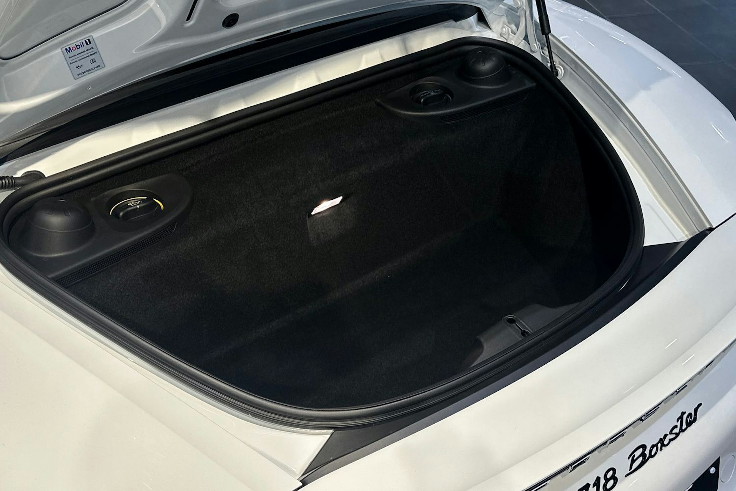 valkoinen Porsche 718 2024 kuva 24.