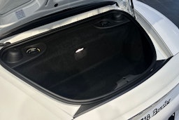 valkoinen Porsche 718 2024 kuva 24.