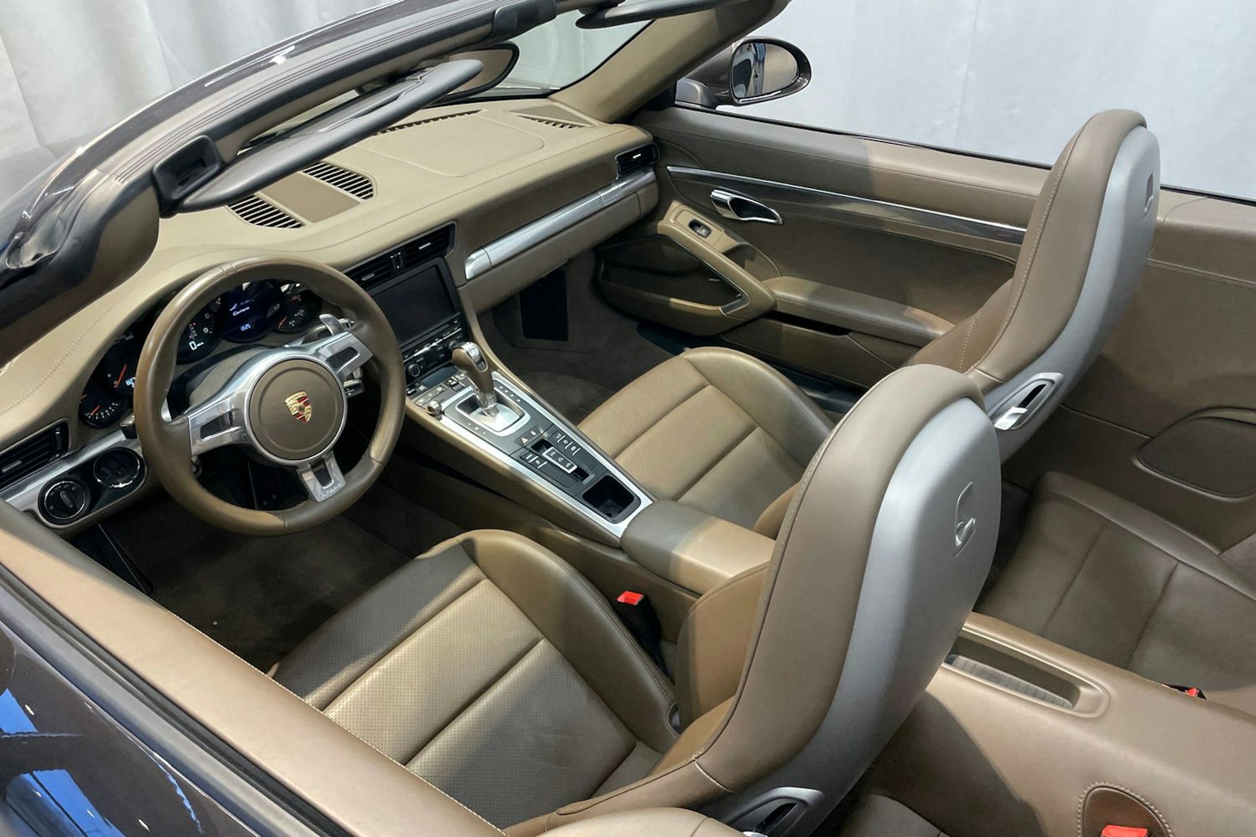 ruskea (beige) Porsche 911 2013 kuva 18.