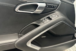 valkoinen Porsche 911 2017 kuva 13.