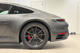 harmaa Porsche 911 2019 kuva 8.