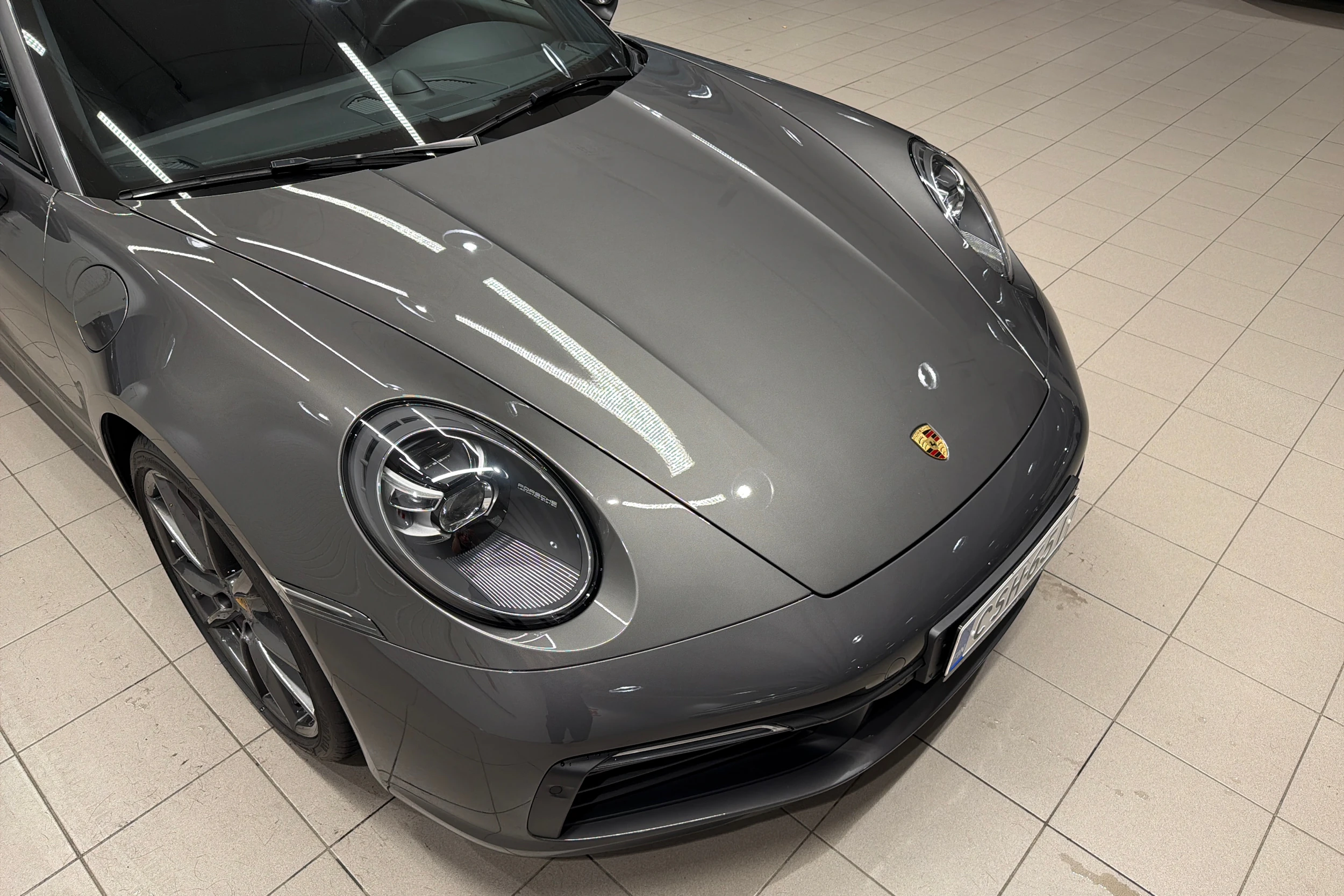 harmaa Porsche 911 2019 kuva 9.