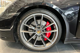 Musta Porsche 911 2019 kuva 10.