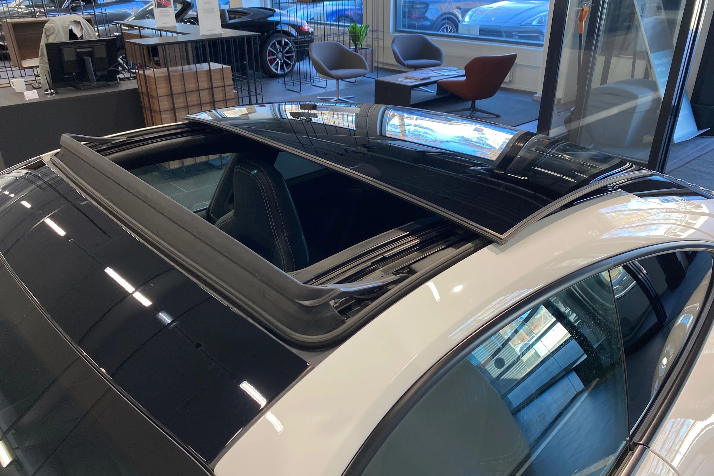 valkoinen Porsche 911 2020 kuva 18.
