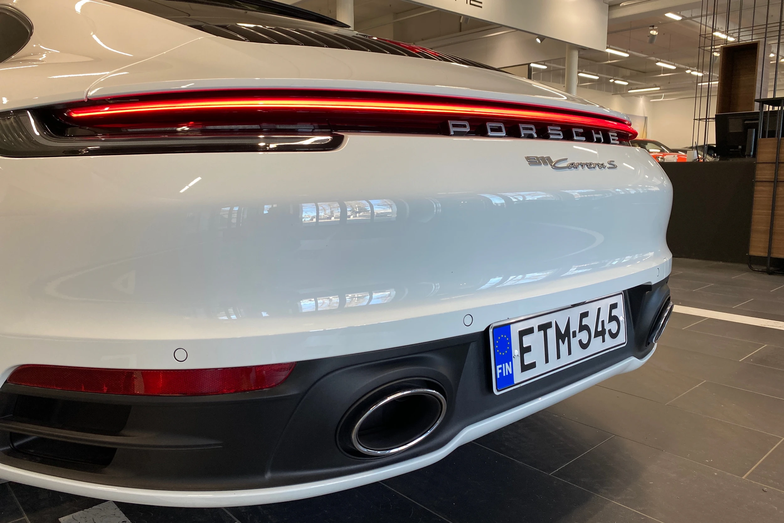 valkoinen Porsche 911 2020 kuva 19.