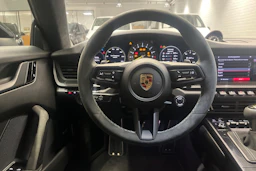 musta Porsche 911 2021 kuva 8.