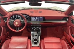 Valkoinen Porsche 911 2021 kuva 7.