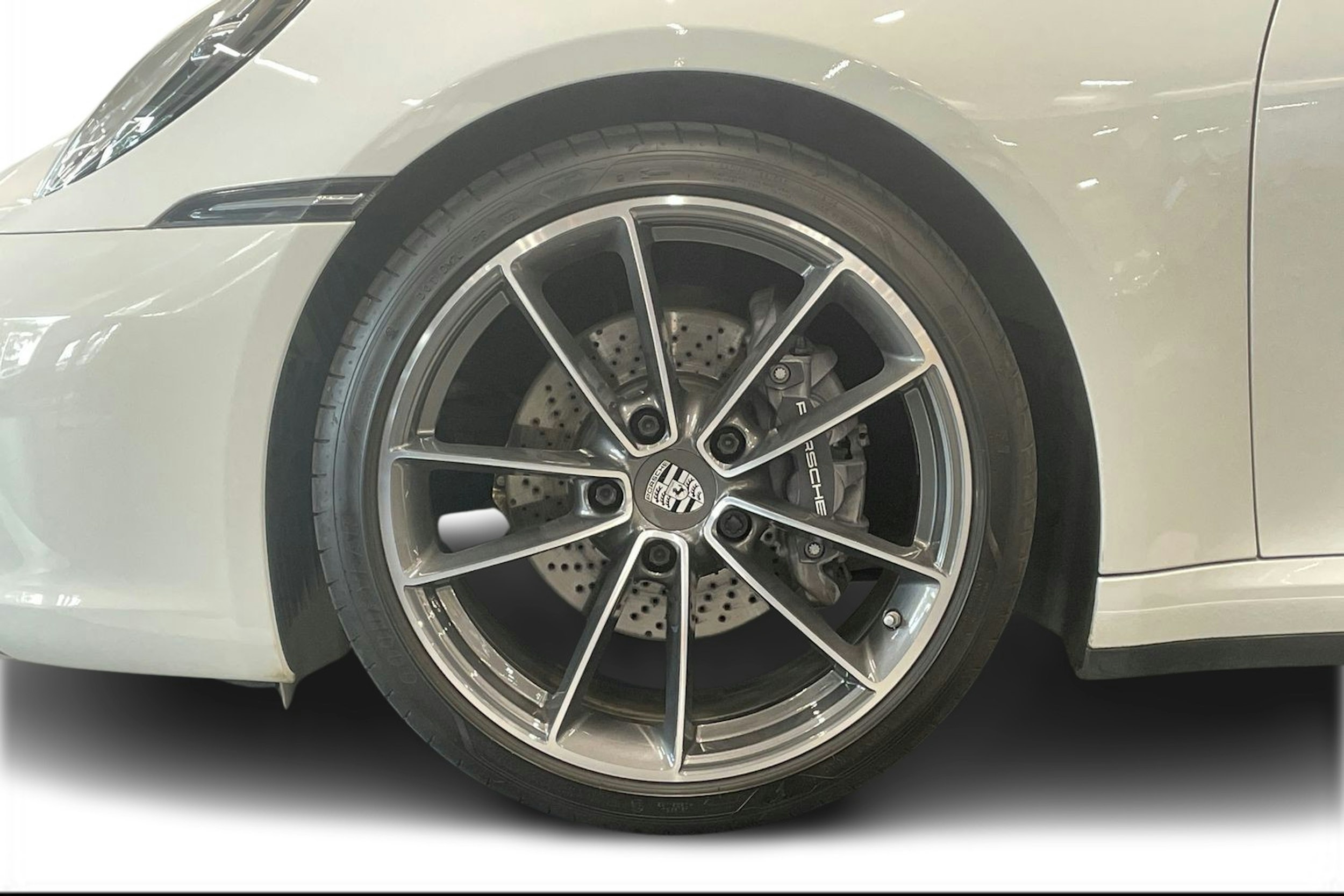 Valkoinen Porsche 911 2021 kuva 8.