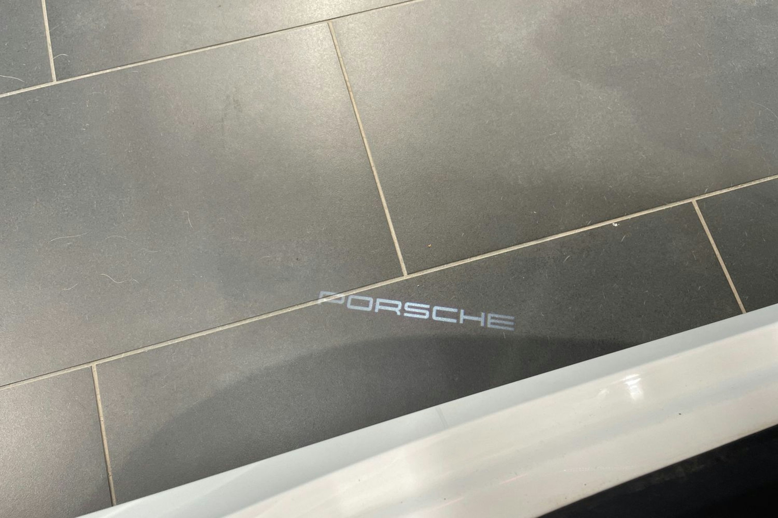 Valkoinen Porsche 911 2021 kuva 15.