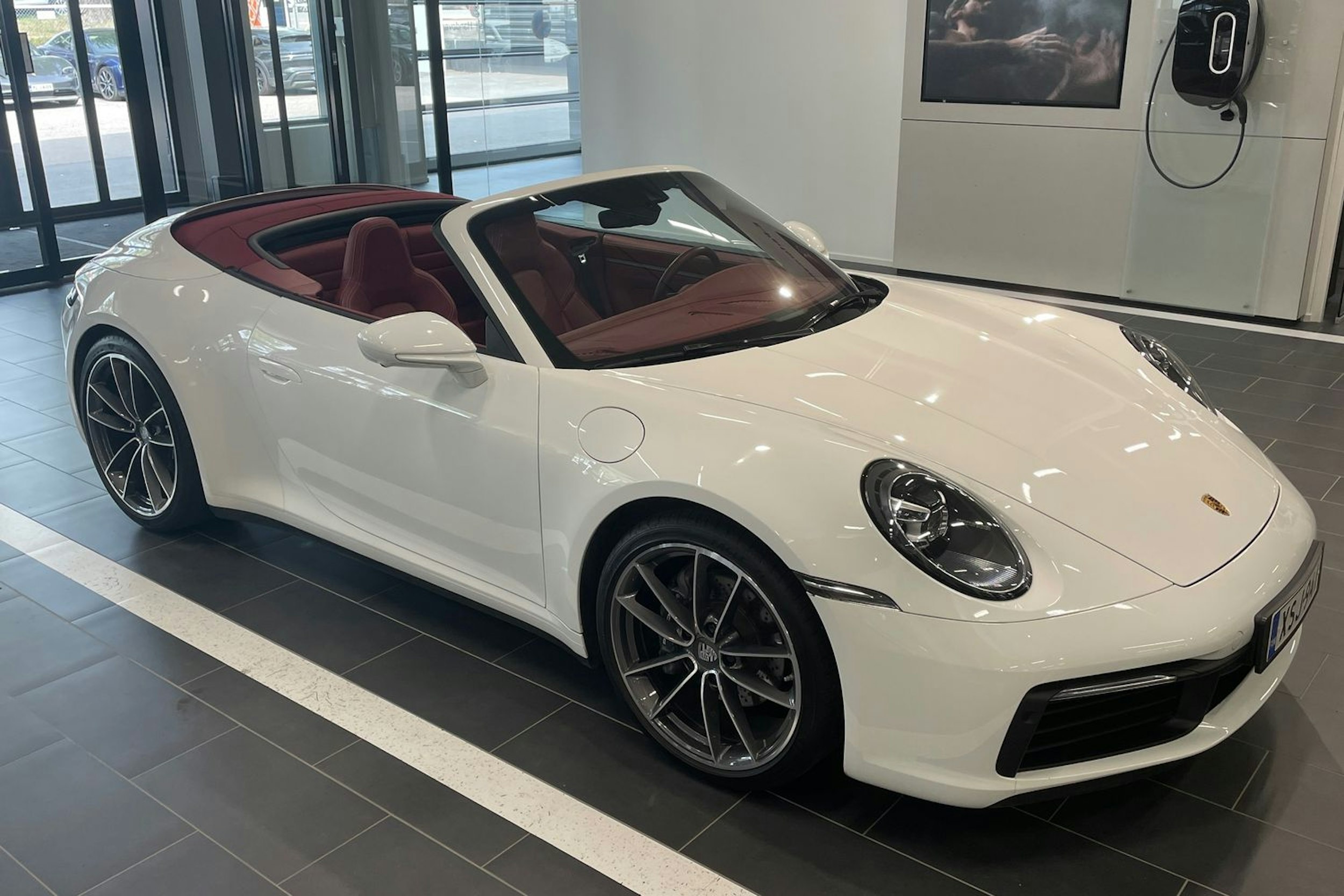Valkoinen Porsche 911 2021 kuva 17.