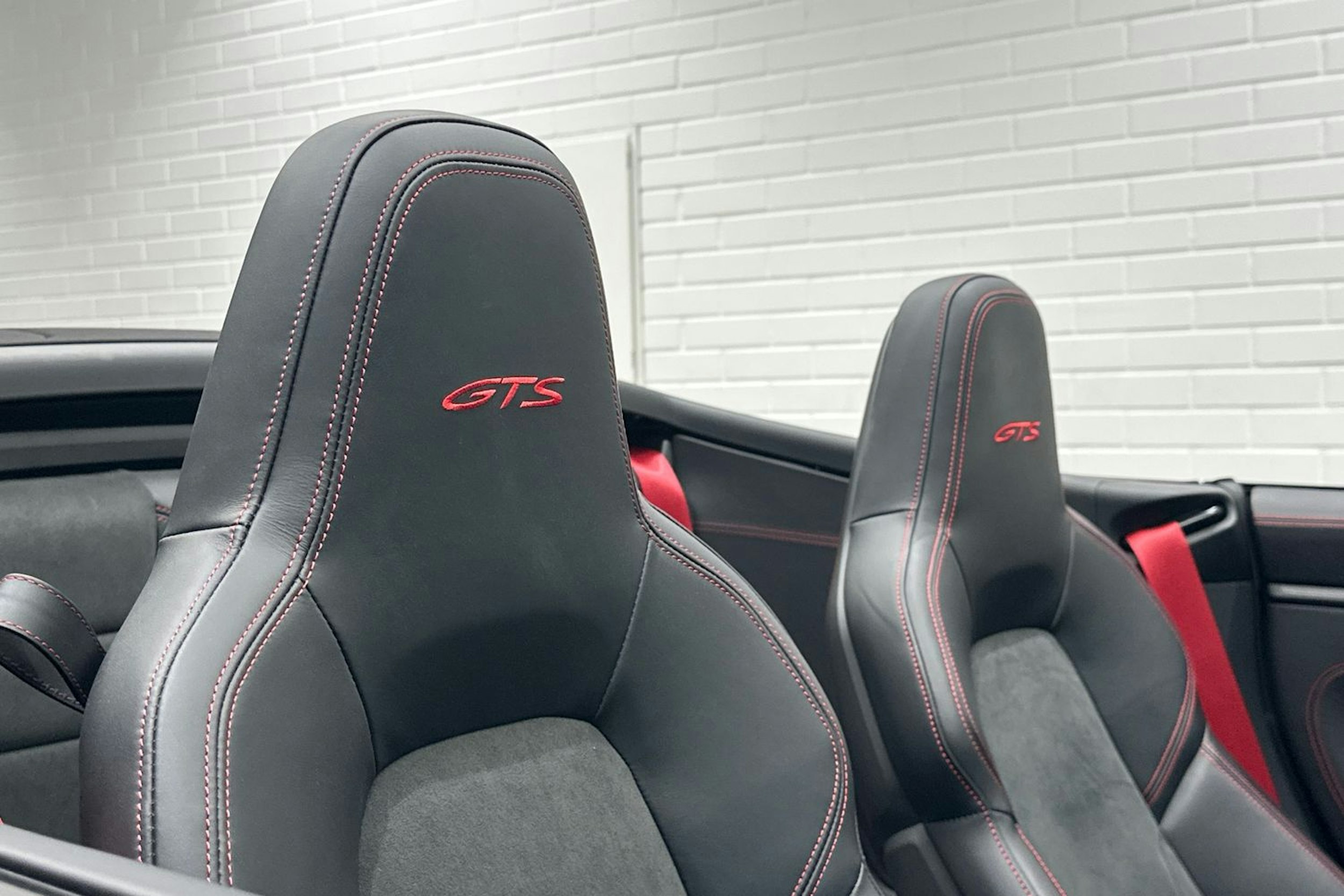 harmaa Porsche 911 2023 kuva 19.
