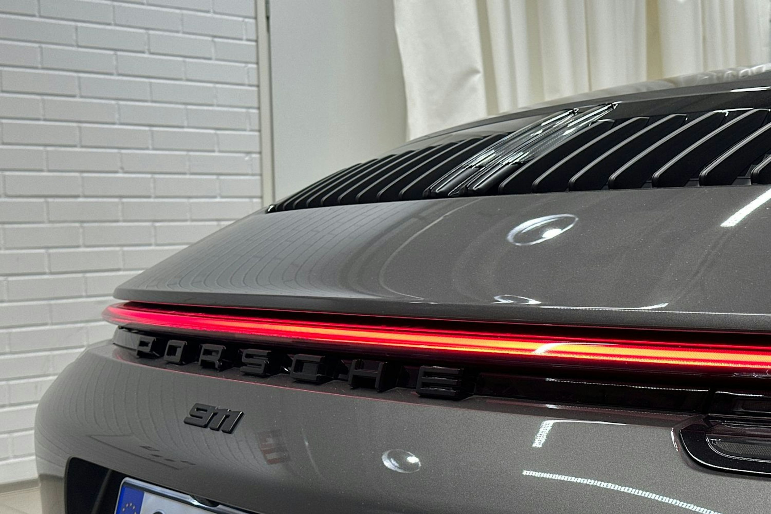 harmaa Porsche 911 2023 kuva 24.