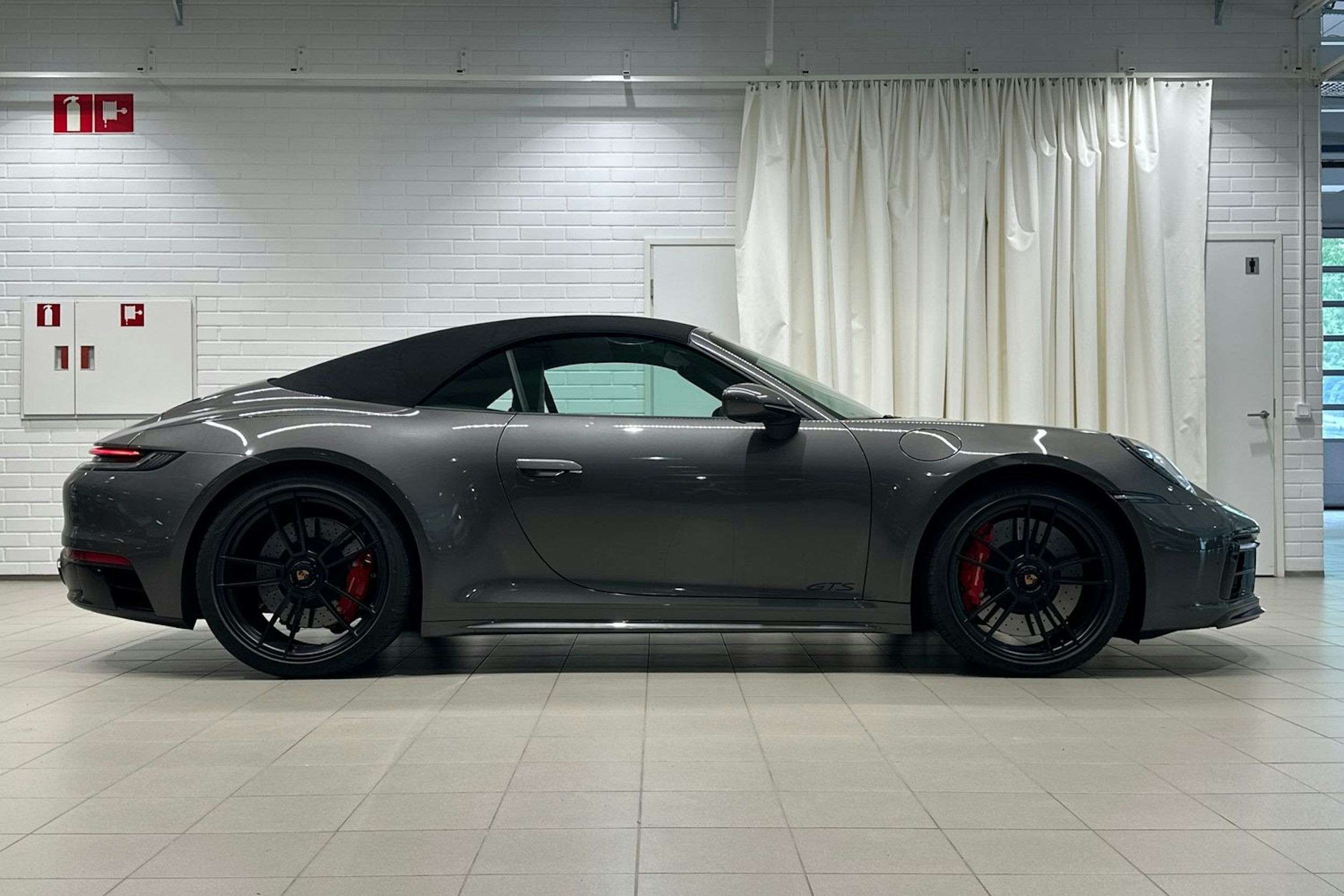 harmaa Porsche 911 2023 kuva 30.