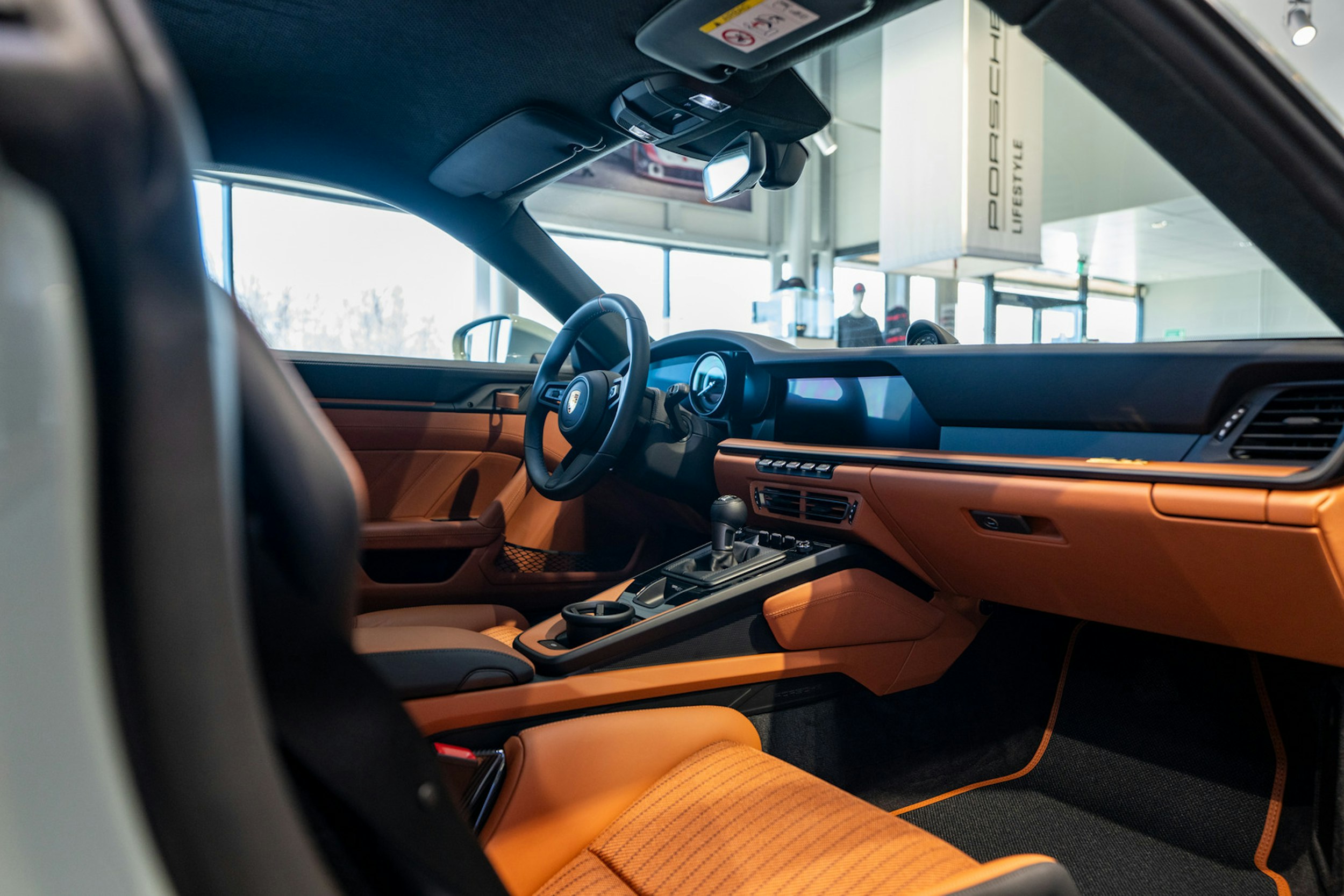 vihreä Porsche 911 2024 kuva 27.