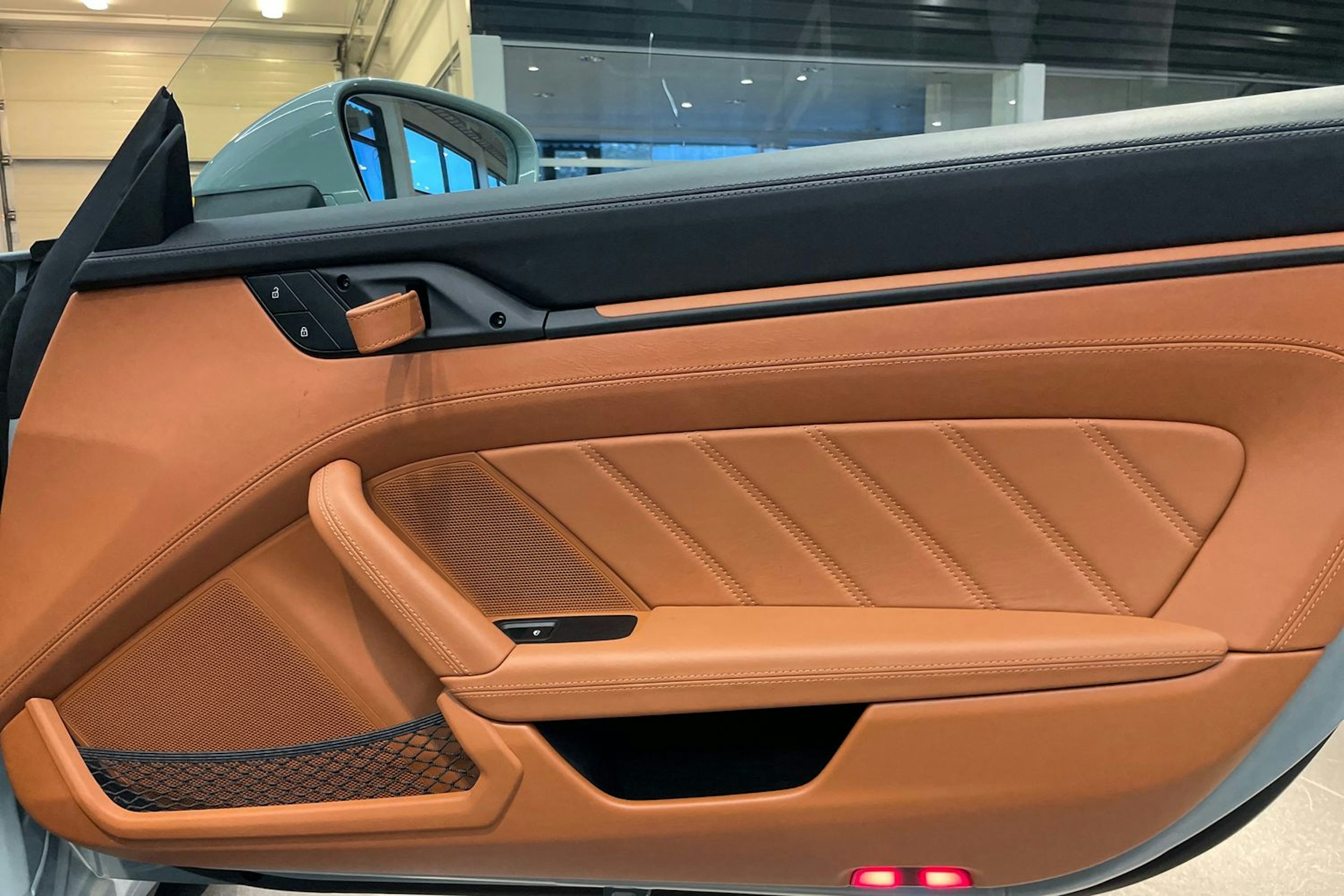 vihreä Porsche 911 2024 kuva 29.