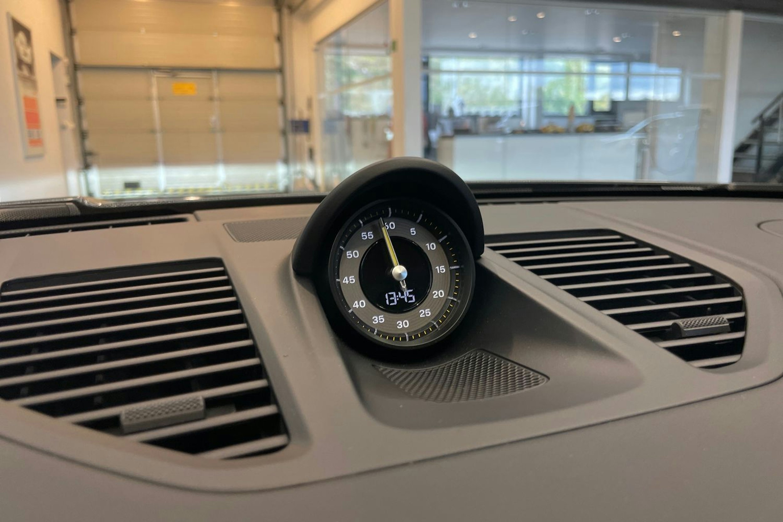 harmaa Porsche 911 2025 kuva 17.