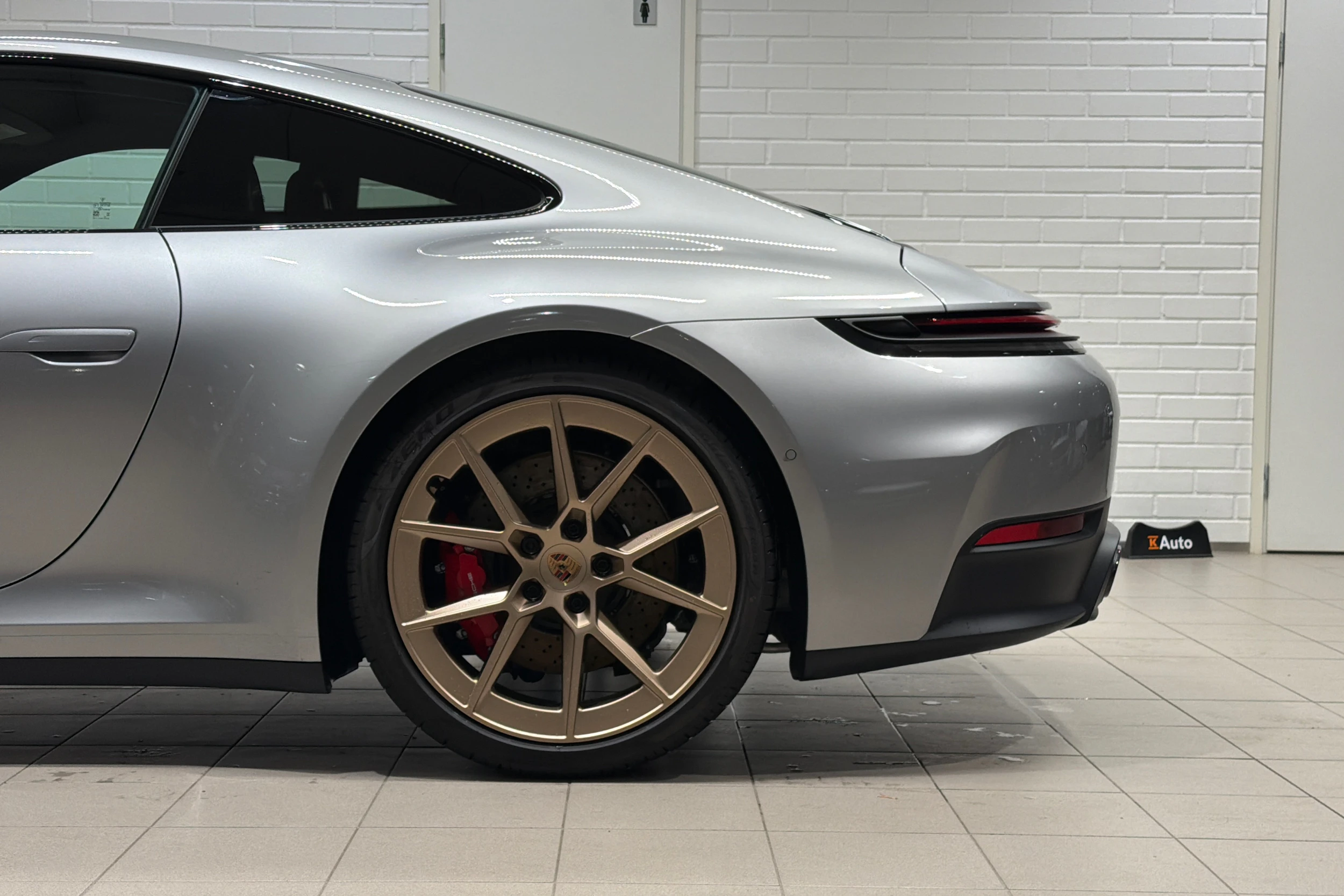 harmaa Porsche 911 2025 kuva 8.