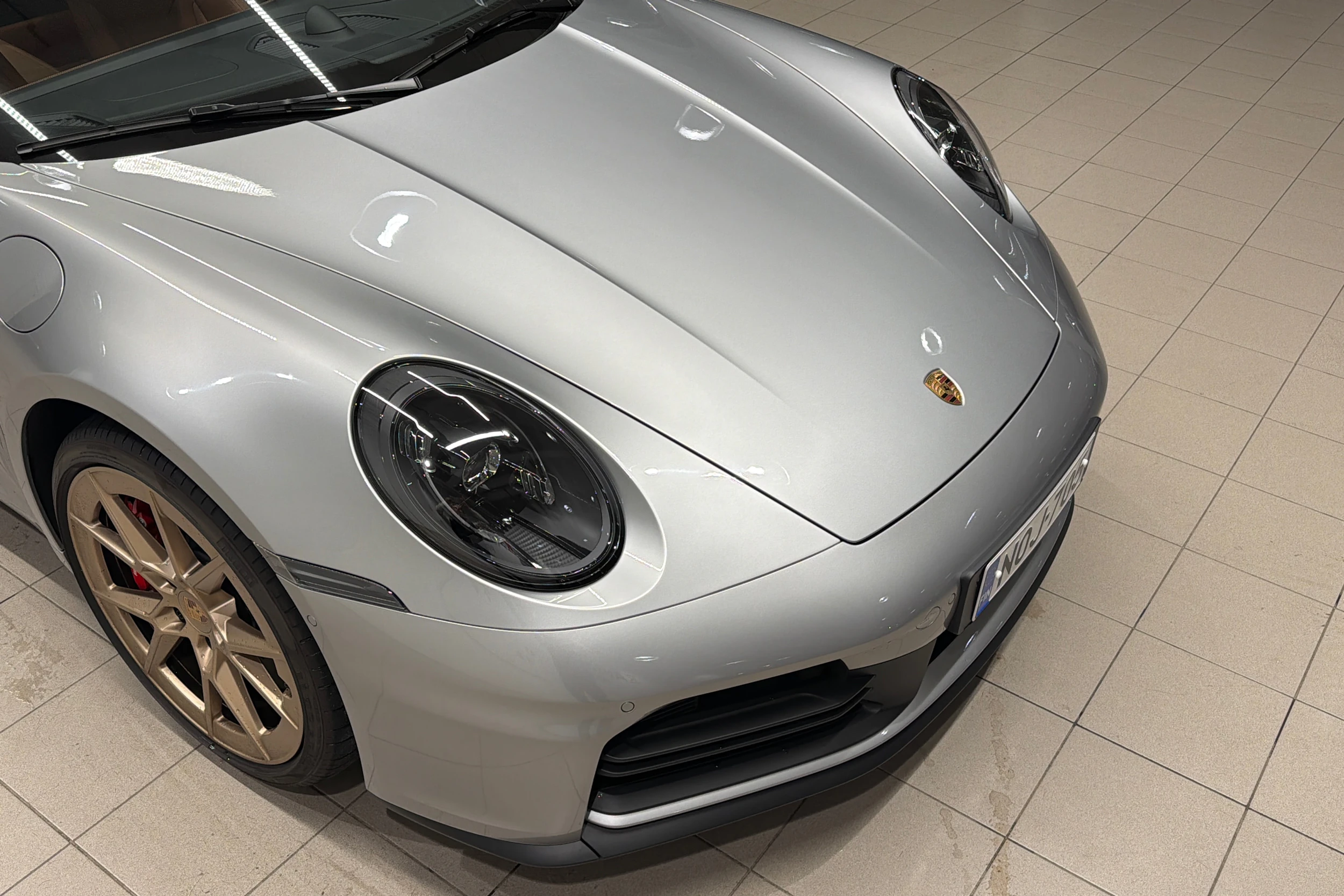 harmaa Porsche 911 2025 kuva 9.