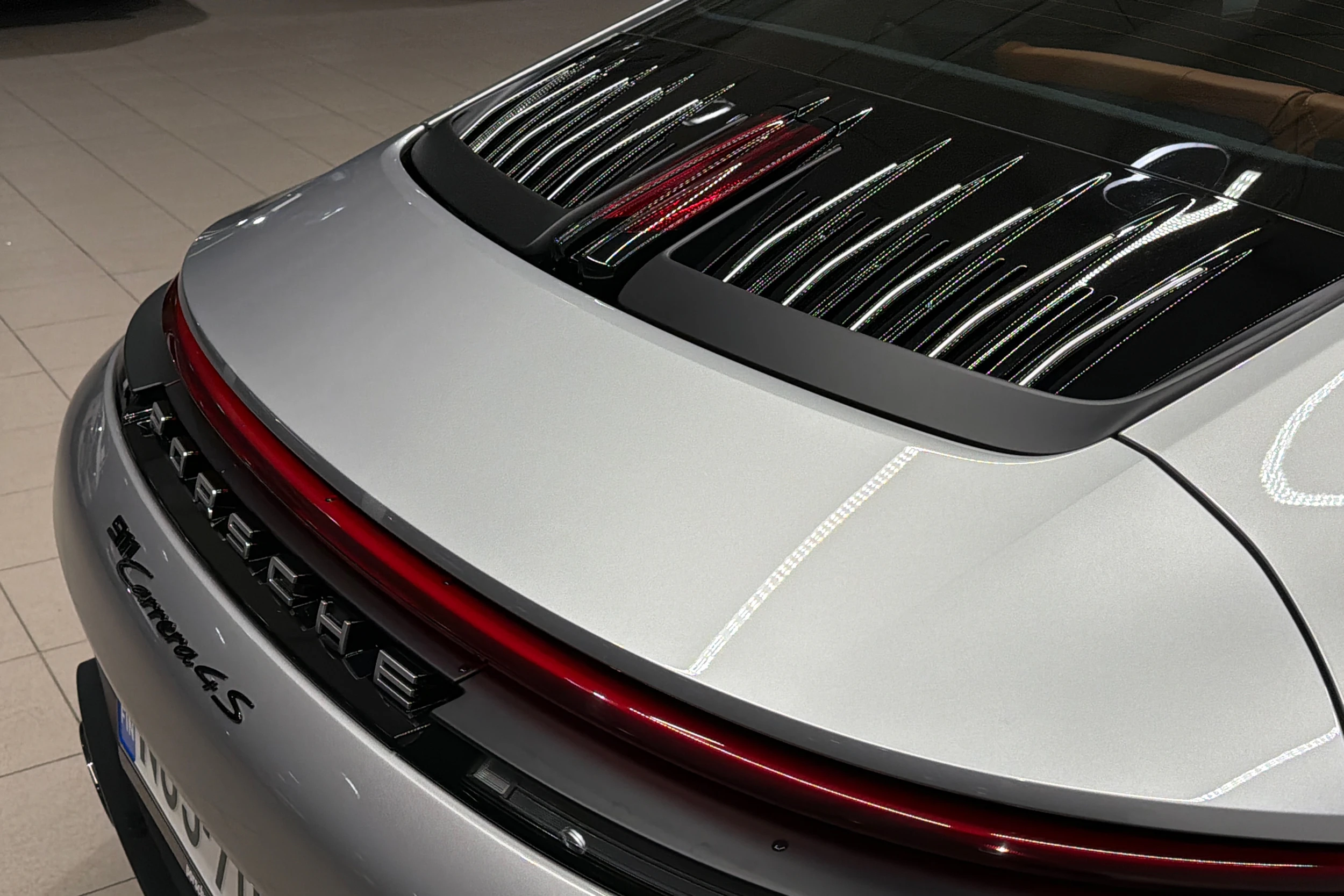 harmaa Porsche 911 2025 kuva 11.