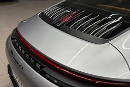harmaa Porsche 911 2025 kuva 11.