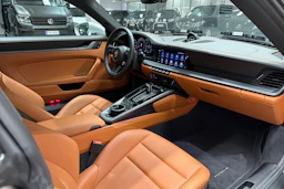 harmaa Porsche 911 2025 kuva 24.