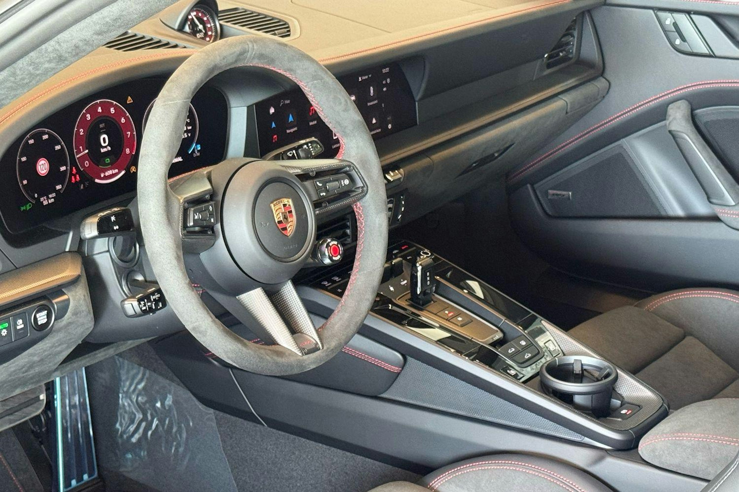 harmaa Porsche 911 2025 kuva 6.