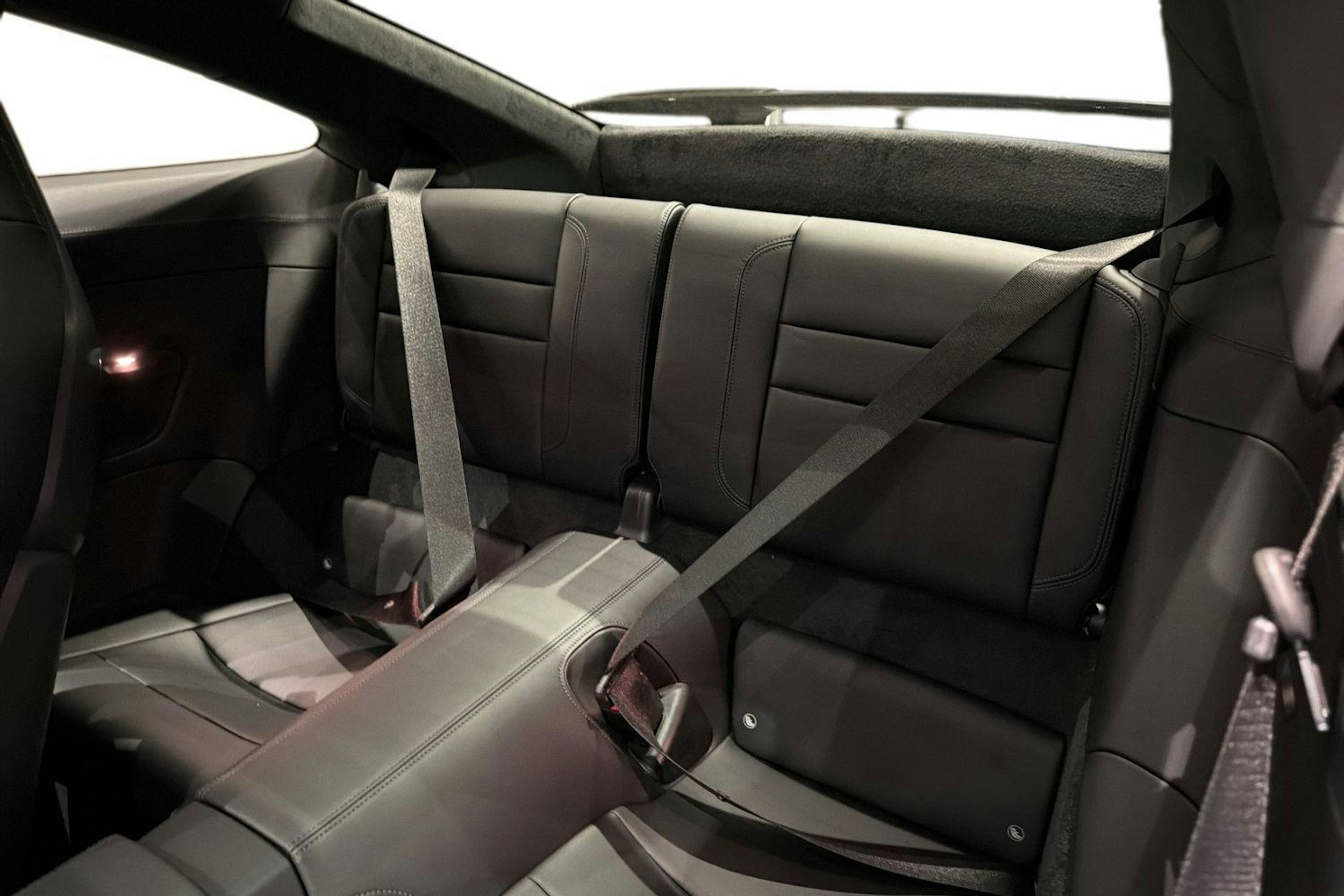 musta Porsche 911 2026 kuva 7.