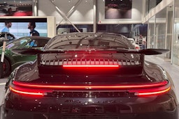 musta Porsche 911 2026 kuva 9.