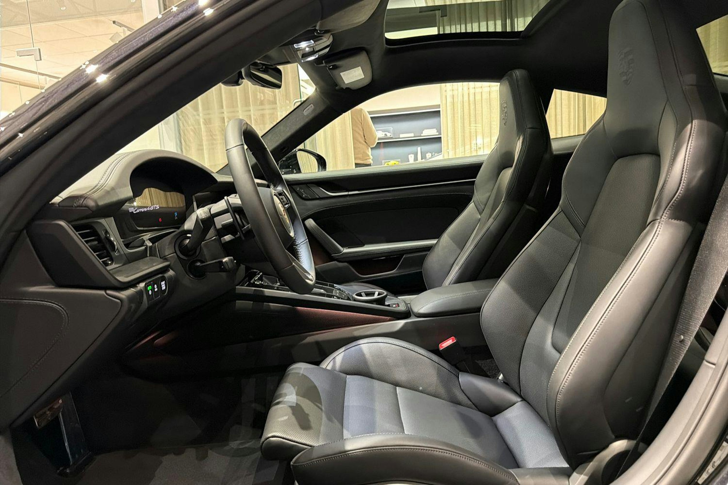 musta Porsche 911 2026 kuva 11.