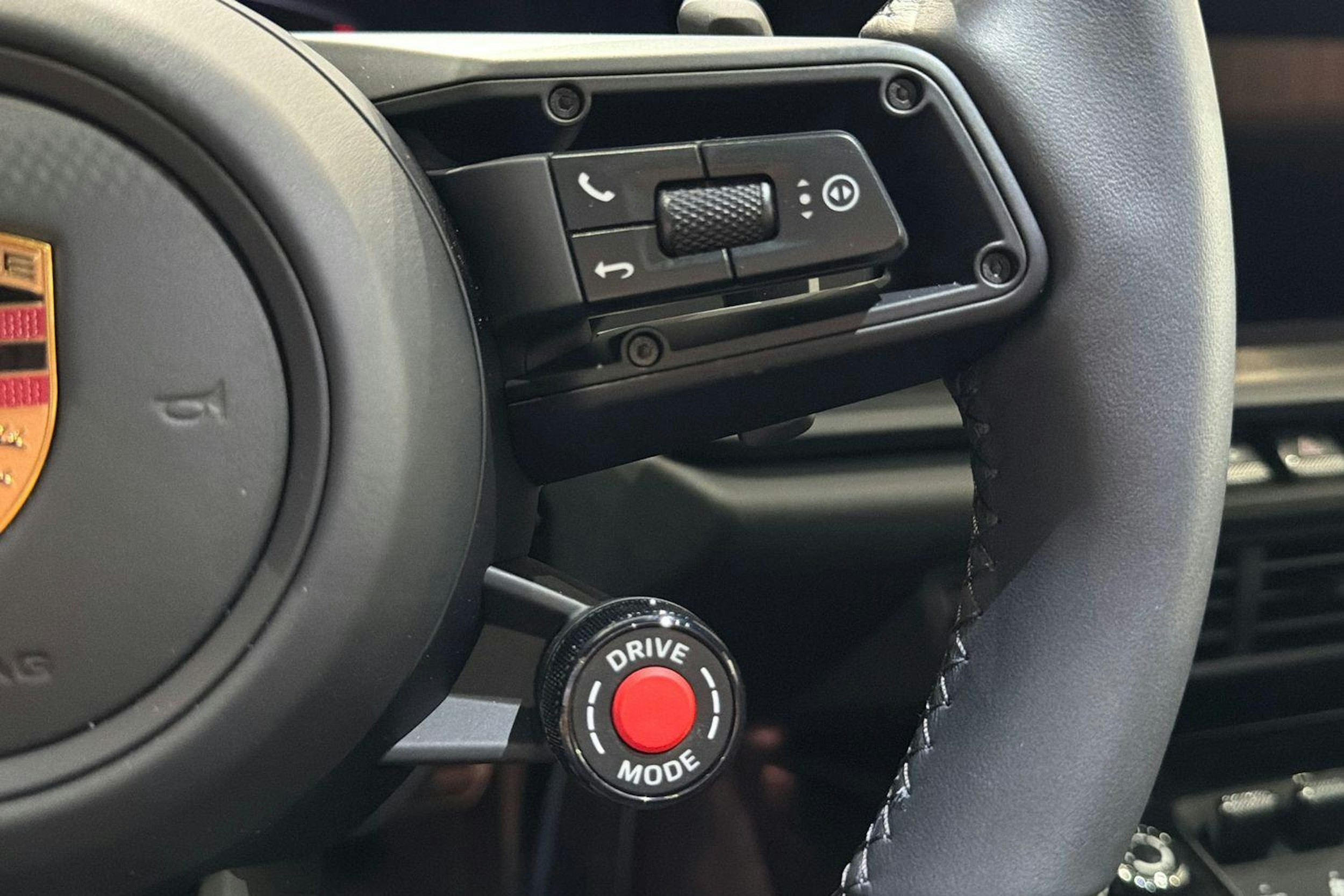 musta Porsche 911 2026 kuva 14.