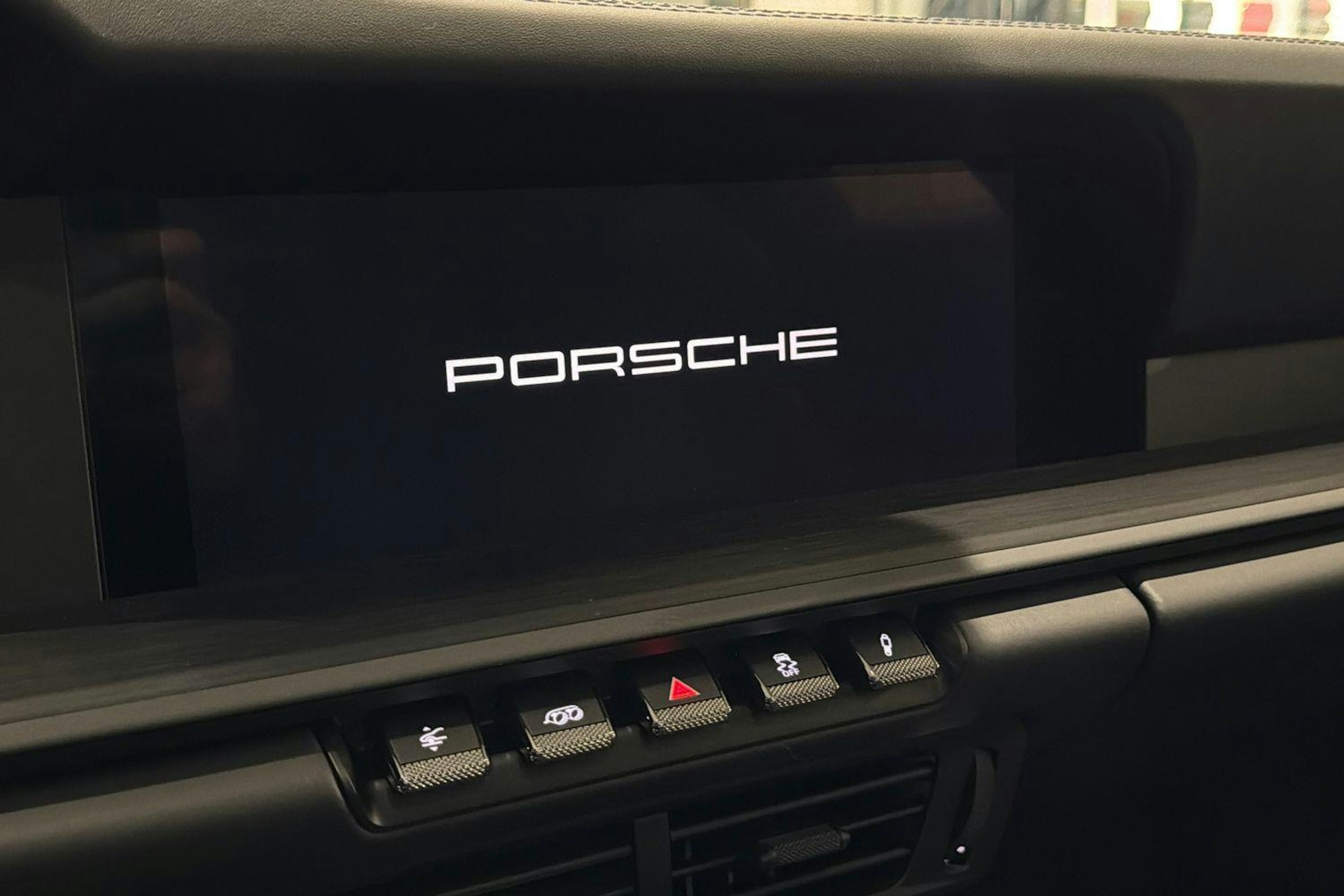 musta Porsche 911 2026 kuva 18.