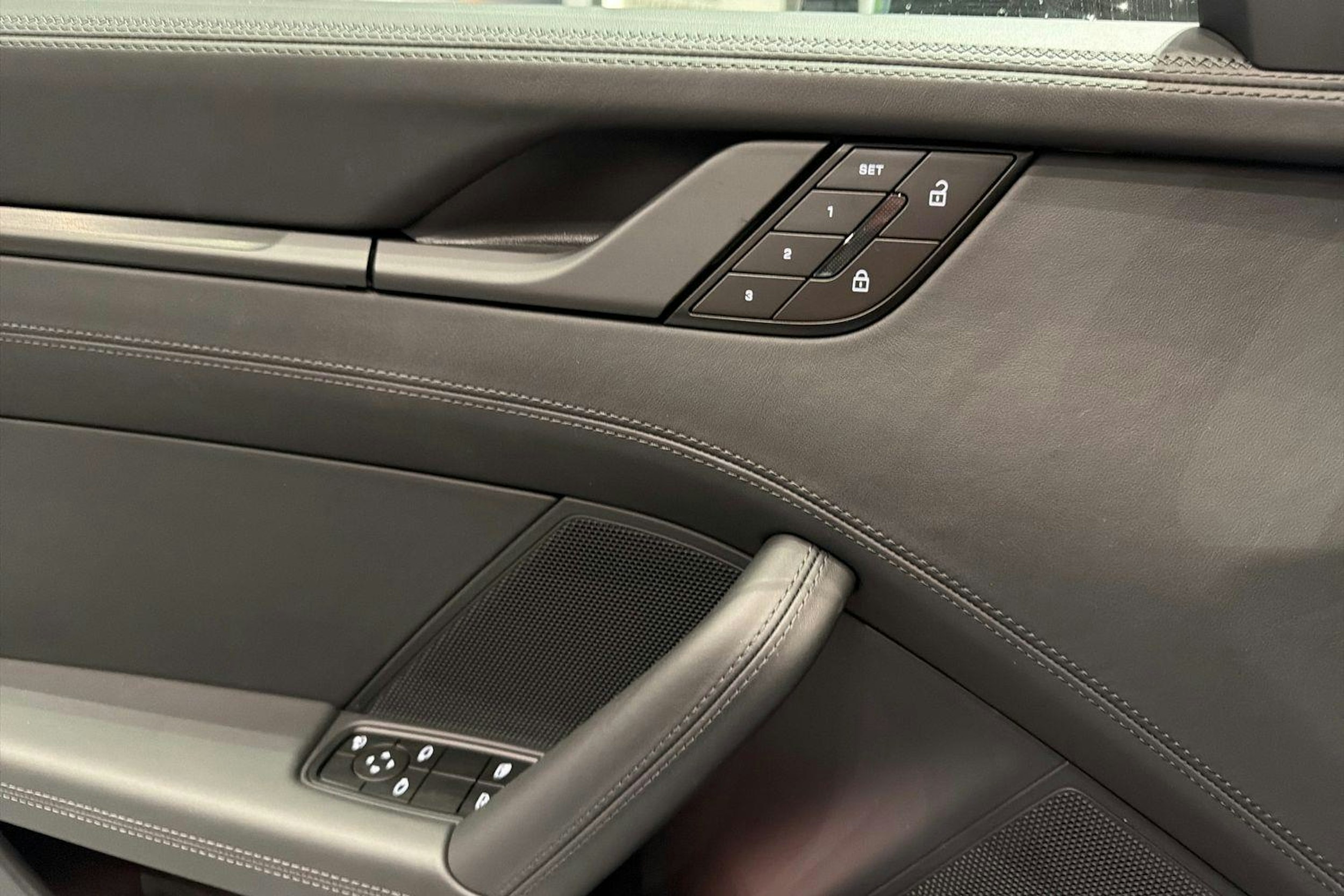 musta Porsche 911 2026 kuva 22.