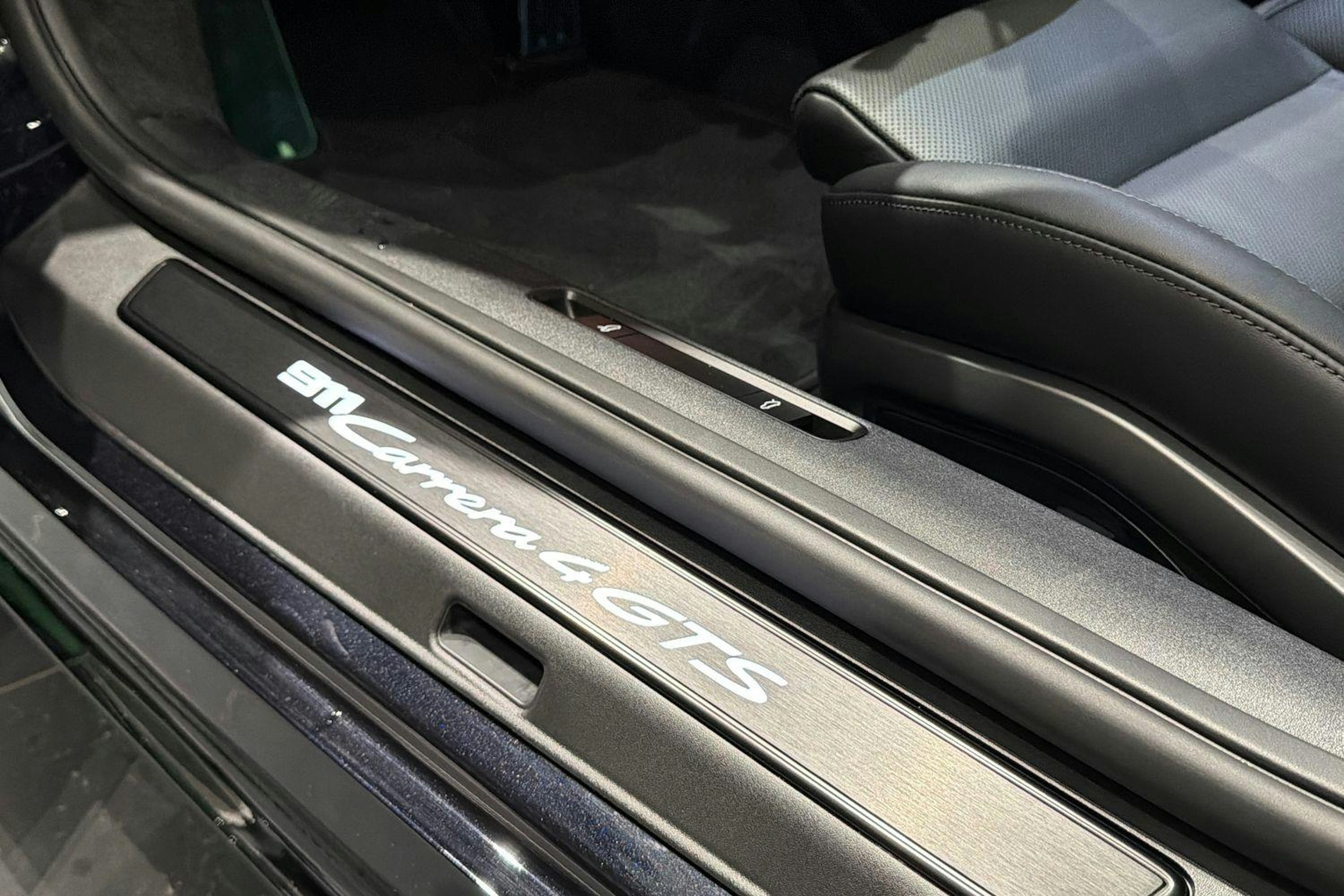 musta Porsche 911 2026 kuva 26.