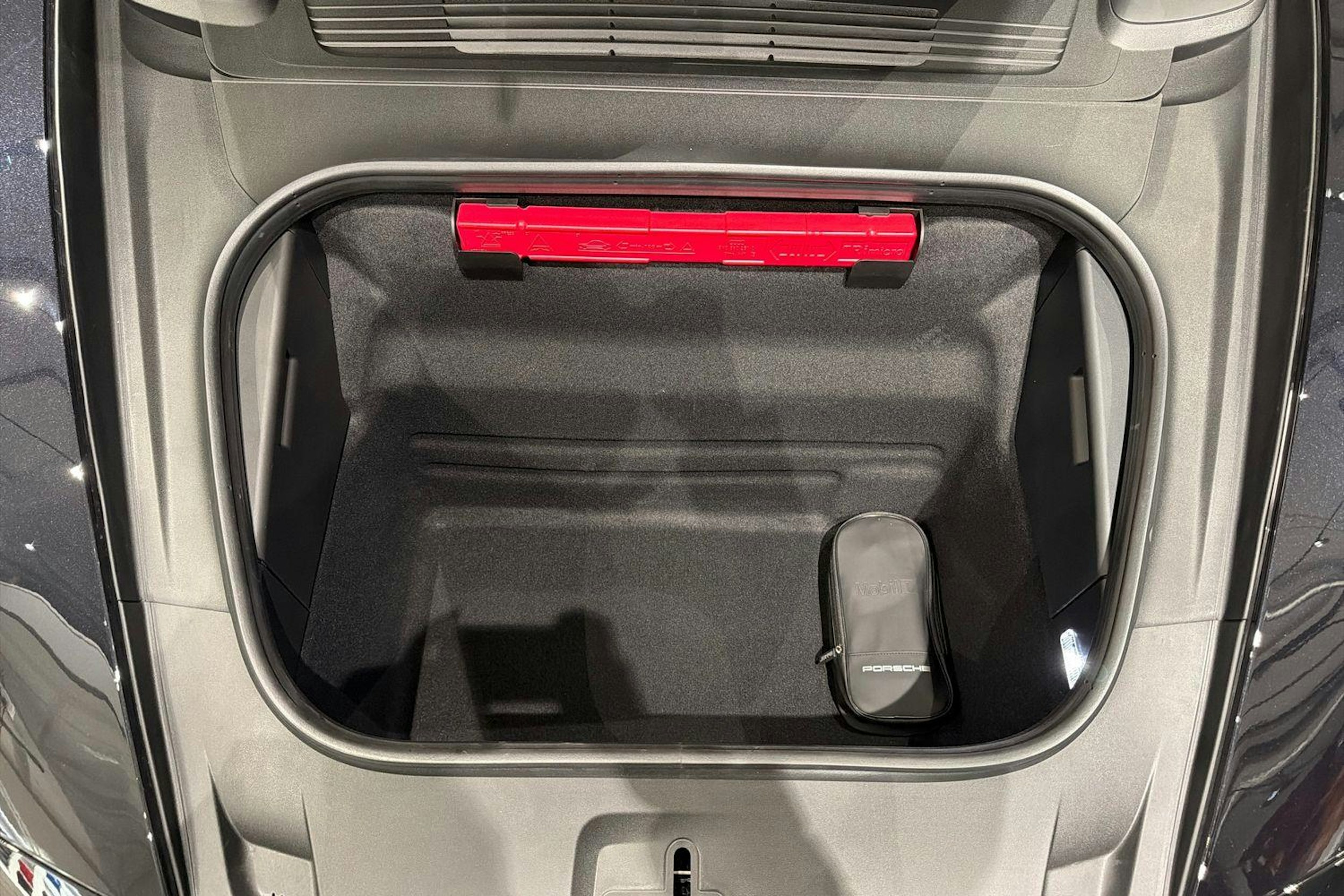 musta Porsche 911 2026 kuva 27.