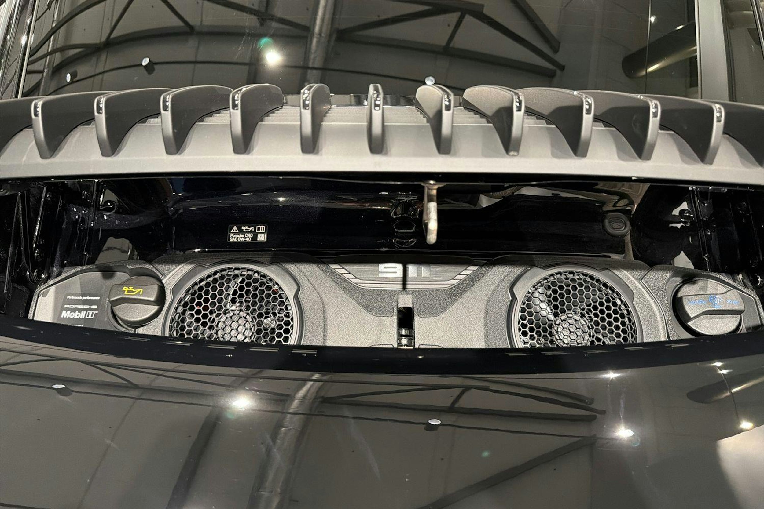 musta Porsche 911 2026 kuva 28.