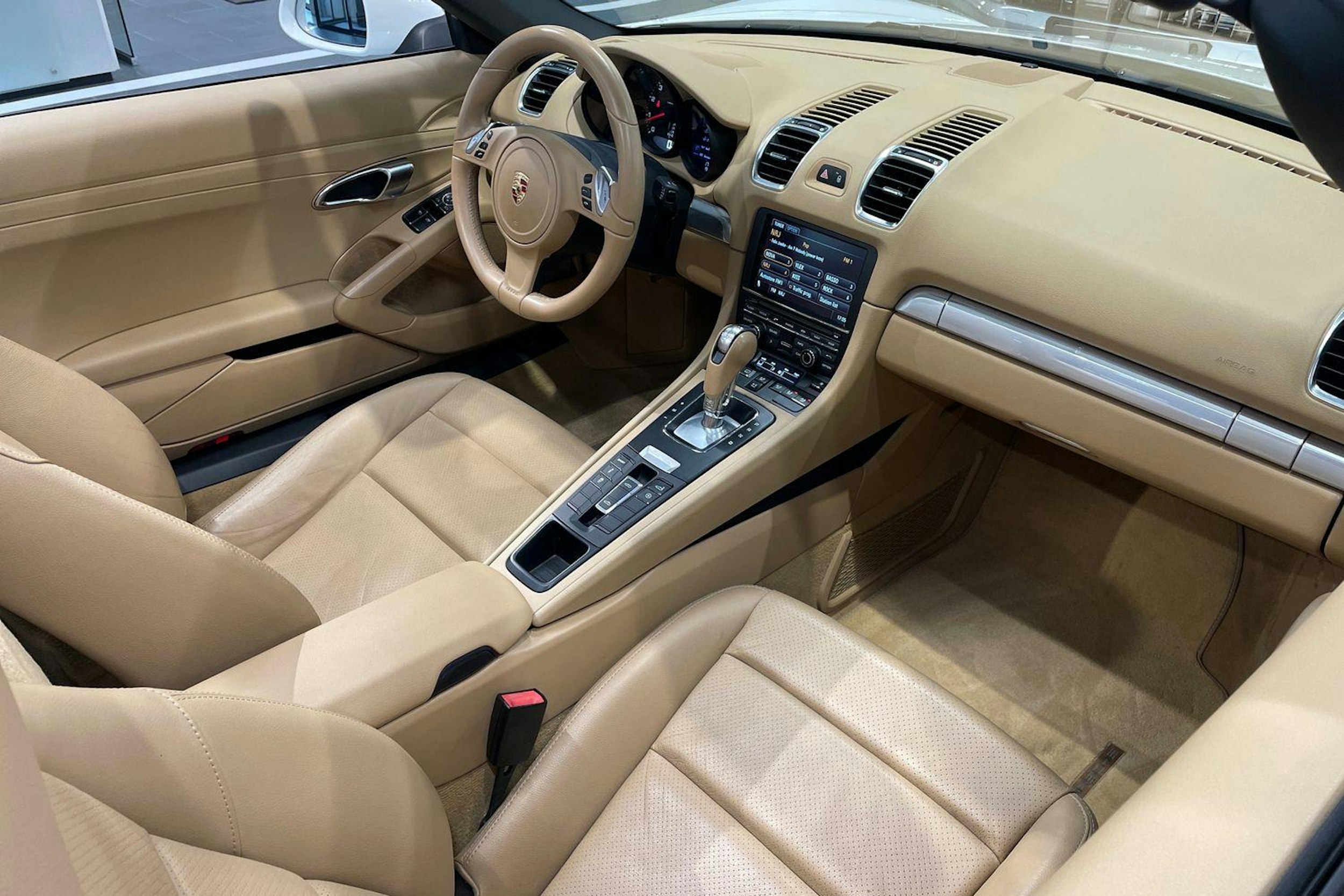 valkoinen Porsche Boxster 2013 kuva 7.