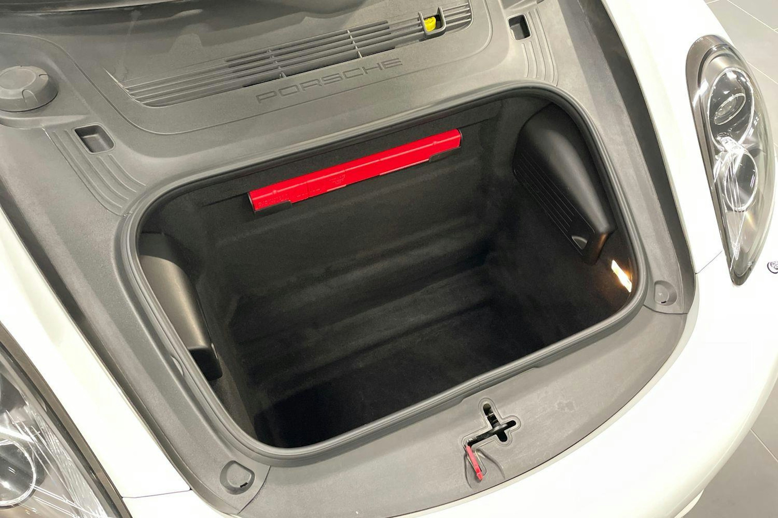 valkoinen Porsche Boxster 2013 kuva 17.
