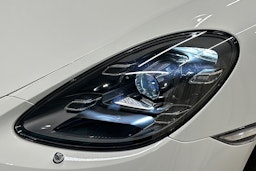 valkoinen Porsche Boxster 2024 kuva 17.
