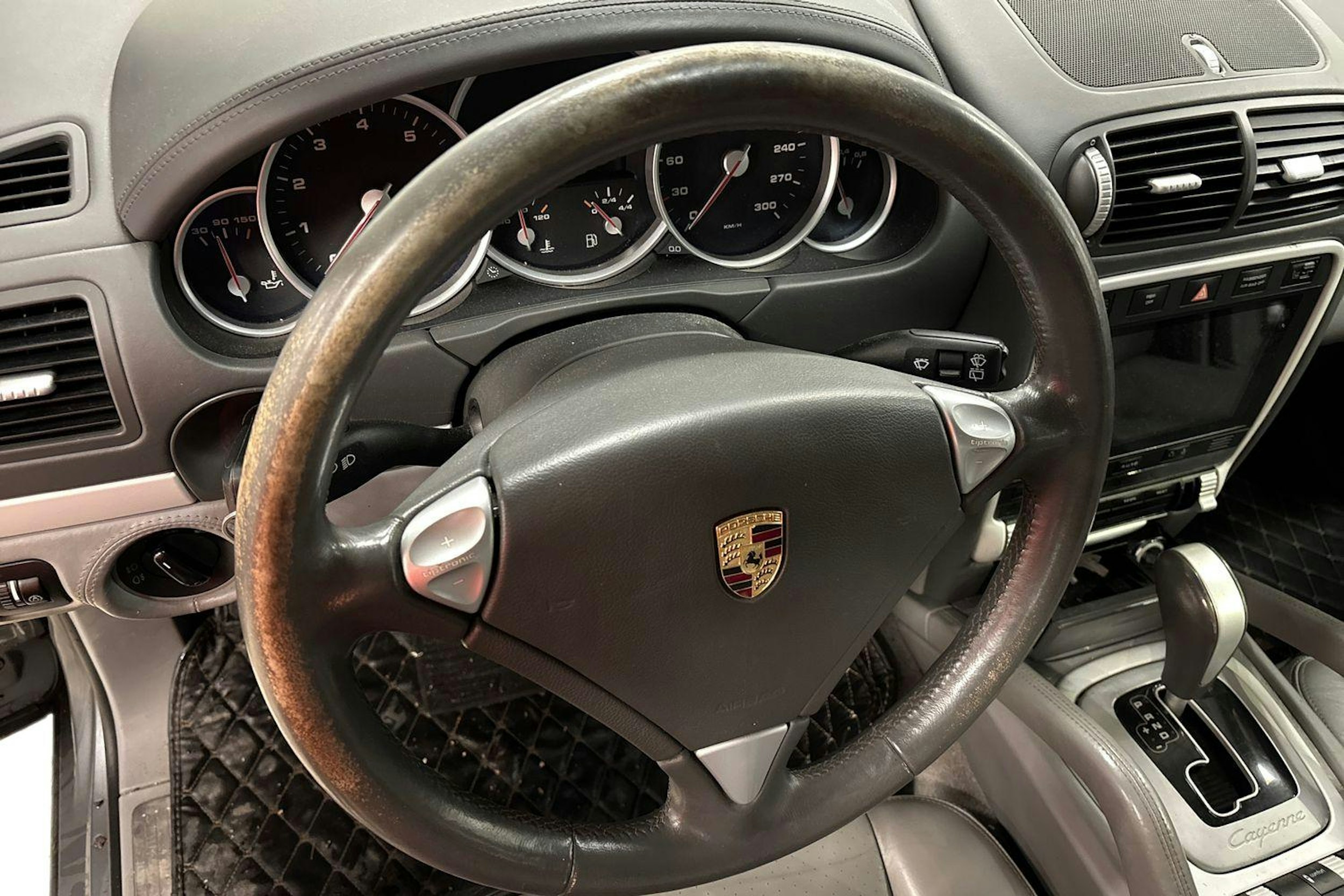 harmaa Porsche Cayenne 2005 kuva 7.