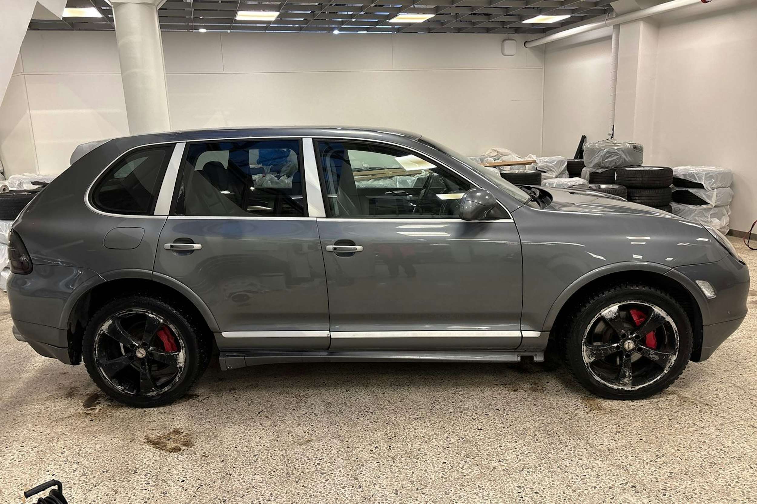 harmaa Porsche Cayenne 2005 kuva 14.