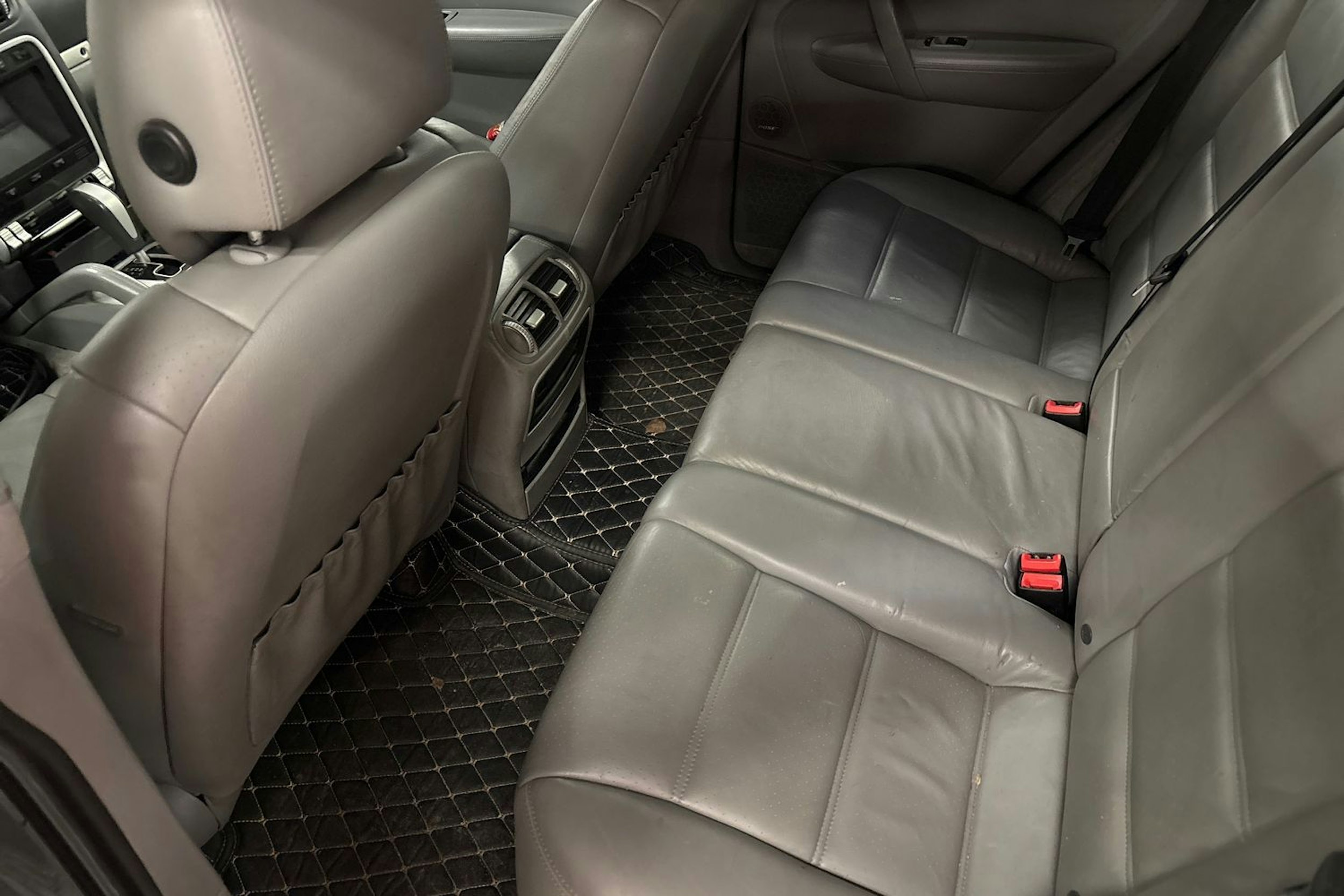 harmaa Porsche Cayenne 2005 kuva 23.