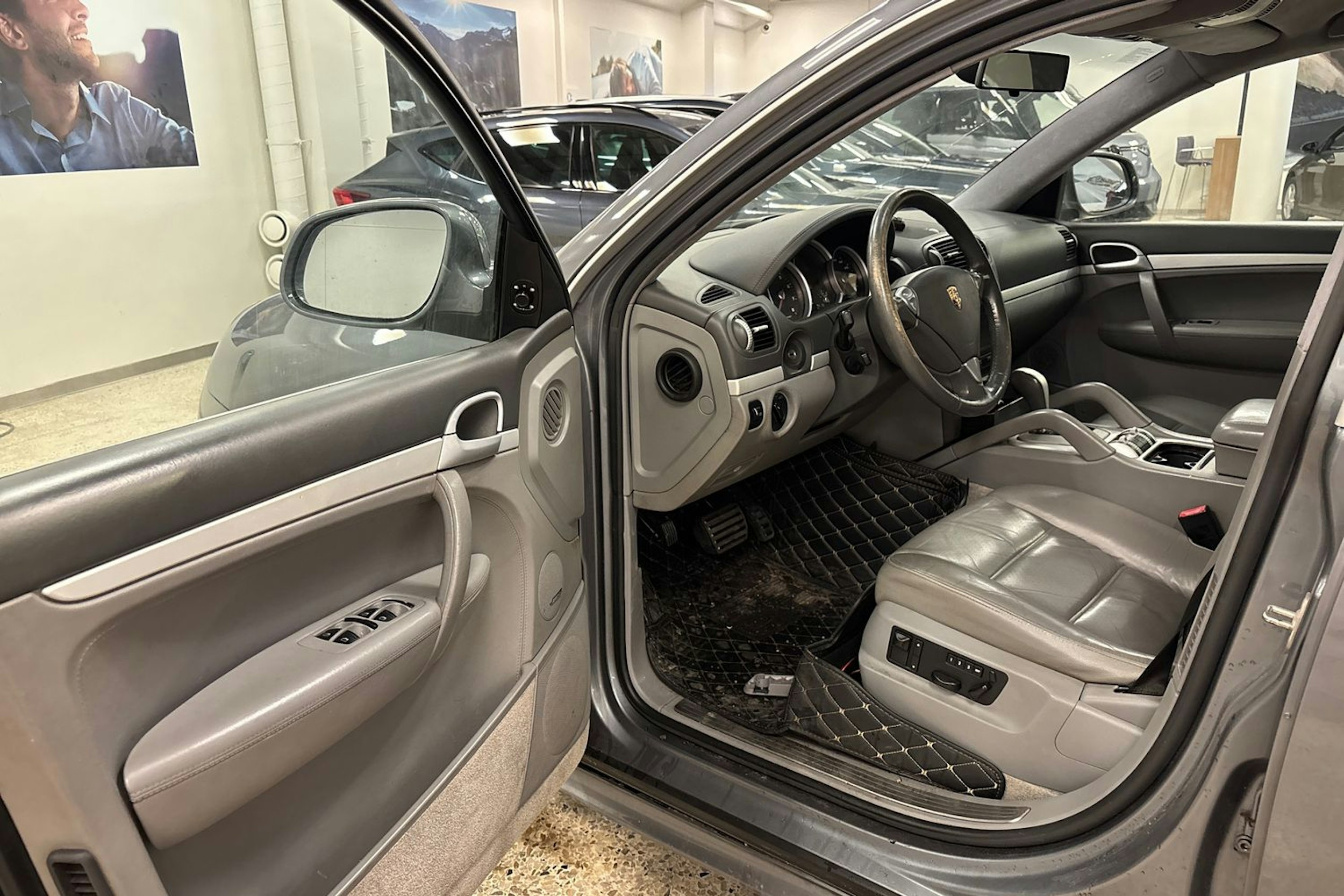 harmaa Porsche Cayenne 2005 kuva 25.