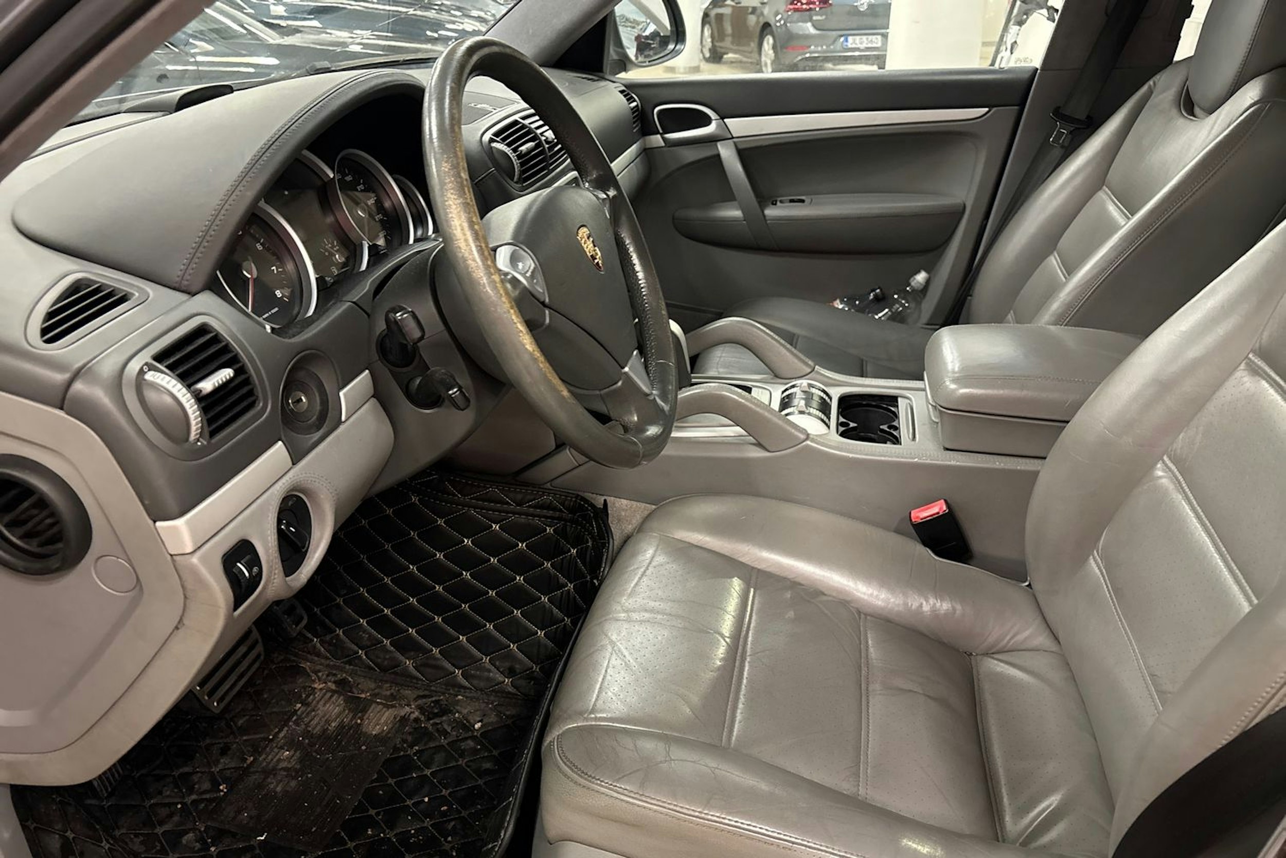 harmaa Porsche Cayenne 2005 kuva 26.